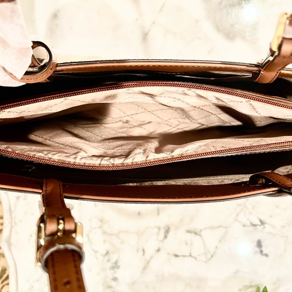 MICHAEL KORS Walsh Medium Tote - Picture 10 of 11